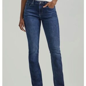 WOMEN'S LEGENDARY REGULAR BOOTCUT JEAN size 2